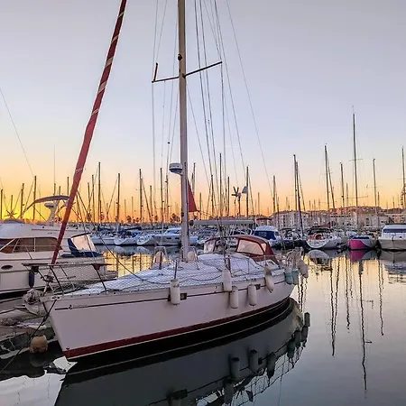 Cap Piscine/parking/terrasse - 200m De La Agde